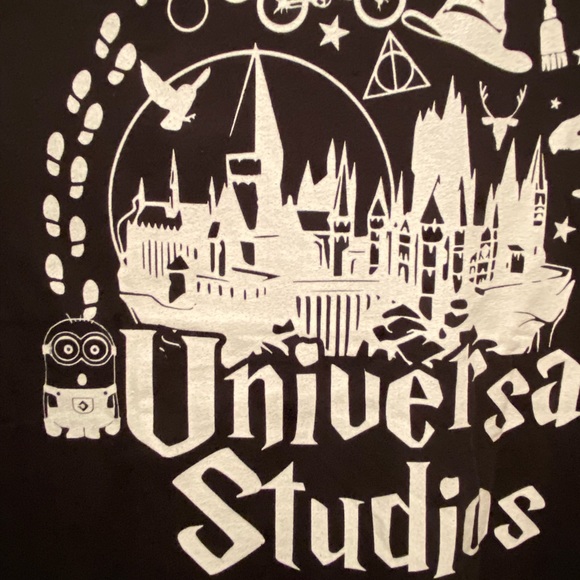 Graphic Universal Studios TShirt - Picture 4 of 6